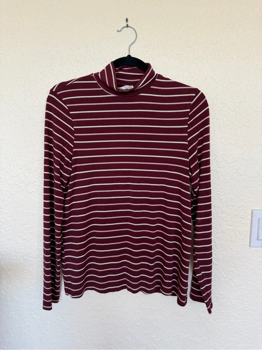 Wonderly Burgundy Striped Turtleneck Stretch Top Women’s Medium